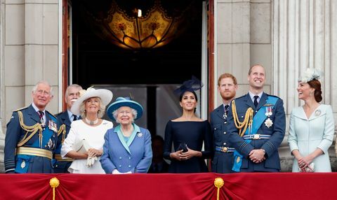 Членовете на Кралското семейство присъстват на събития, за да отбележат стогодишнината на RAF