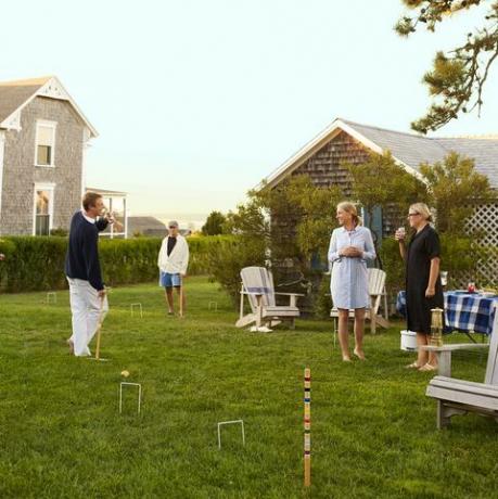 отблъскване на вид къщичка martha’s vineyard отстъпление собственици на жилища phoebe cole smith and mike smith lawn games