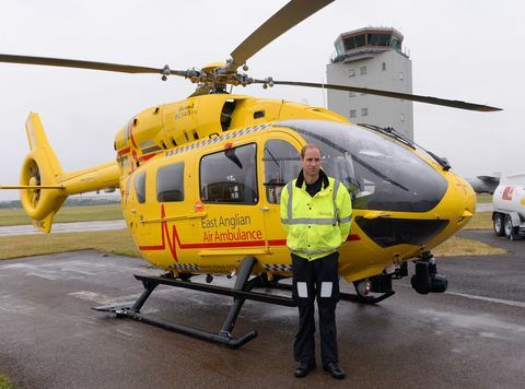 Херцог на Кеймбридж започва първа смяна като пилот на линейката на линейката