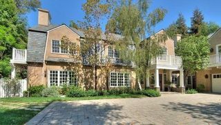 Адел купува имение на Бевърли Хилс за 9,5 милиона долара