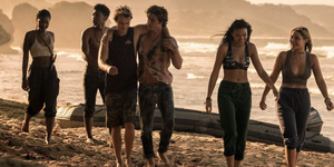 актьорски състав на „външните банки“ на netflix, снимащи сезон 2 на плажа