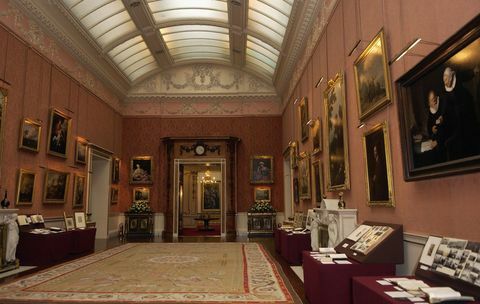 Кралската колекция вътре в Бъкингамския дворец