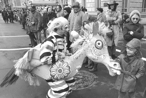 клоуни клоуни наоколо за младежи на парада на Деня на благодарността на Мейси през 1971 г