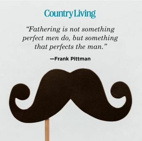 цитат за деня на бащата за приятел от Франк Питман върху изображение на реквизит за снимки на мустаци