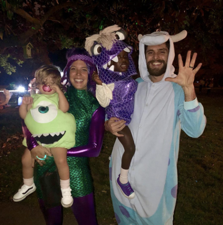 thomas rhett, lauren близки и деца в костюми за Хелоуин