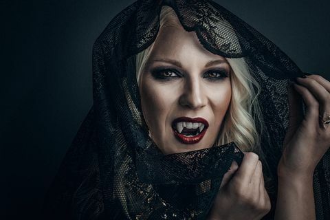 жена вампир творчески грим за Хелоуин