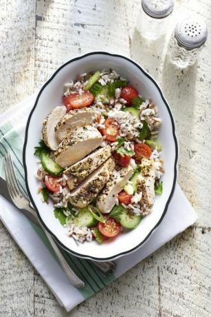 Гръцко пиле с домати и оризова салата, рецепта за устойчиви храни