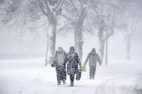 Бурята Ема посреща звяра от Изтока и донася поредния снежен хаос във Великобритания