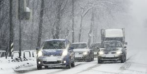 зимно шофиране в снежна буря