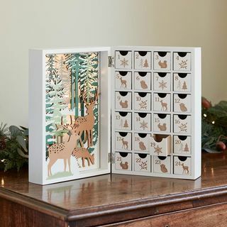 Зимна гора Сгъваем дървен календар за адвент
