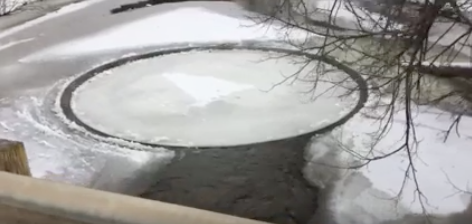 Това вирусно видео на рядък, въртящ се "леден диск" е хипнотизиращо