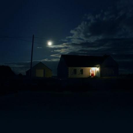 Къща в нощта