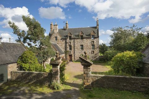 Замъкът Илиестън - Броксбърн - Шотландия - отвън - стълби - Savills