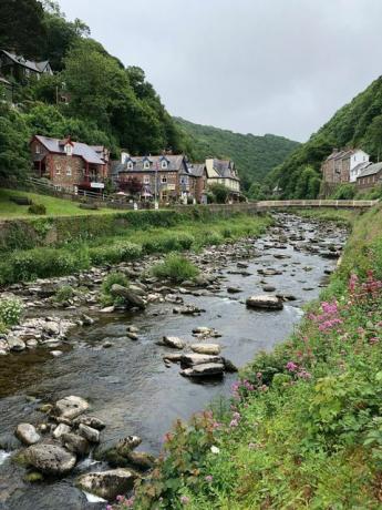 Красиво село Линмут в Девън