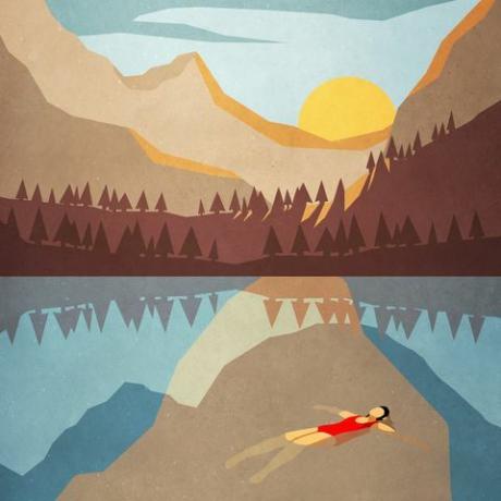 спокойна жена, плаваща на гърба в спокойно планинско езеро