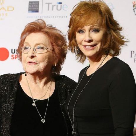 reba mcentire mama jacqueline mcentire