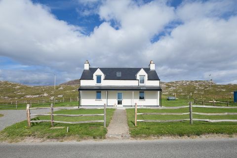 вила се продава на отдалечения шотландски остров остров Харис
