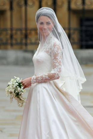 Сватбена рокля на Кейт Мидълтън