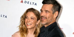 Лос Анджелис, Калифорния 24 януари l r leann rimes и eddie cibrian присъстват на Musicares Личност на годината в чест aerosmith в западната зала в конгресния център на Лос Анджелис на 24 януари 2020 г. в Лос Анджелис, Калифорния, снимка от Джеф kravitzfilmmagic