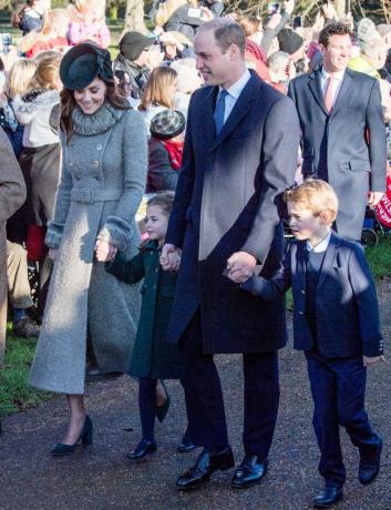 кралското семейство посещава църквата на Коледа
